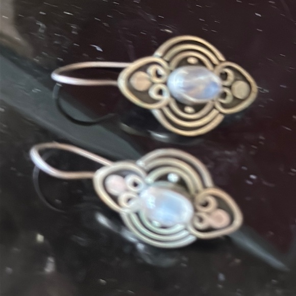 Pair pierced rainbow moonstone oval cabochon with sterling silver ornate design - Picture 7 of 7